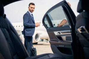 Read more about the article Experience Seamless Arrivals: How Real-Time Flight Tracking Enhances Your Luxury Chauffeur Service