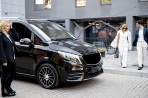 Read more about the article Why a Mercedes‑Benz Chauffeur Service Is Ideal for Business Travellers and Families